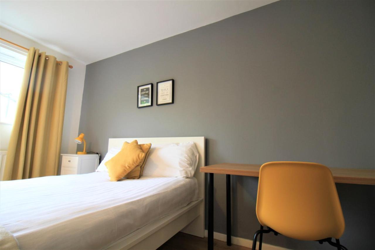 Hamilton House -3 Bed Close To Town, Drive Parking, 2 Toilets نيوكاسل أبون تاين المظهر الخارجي الصورة